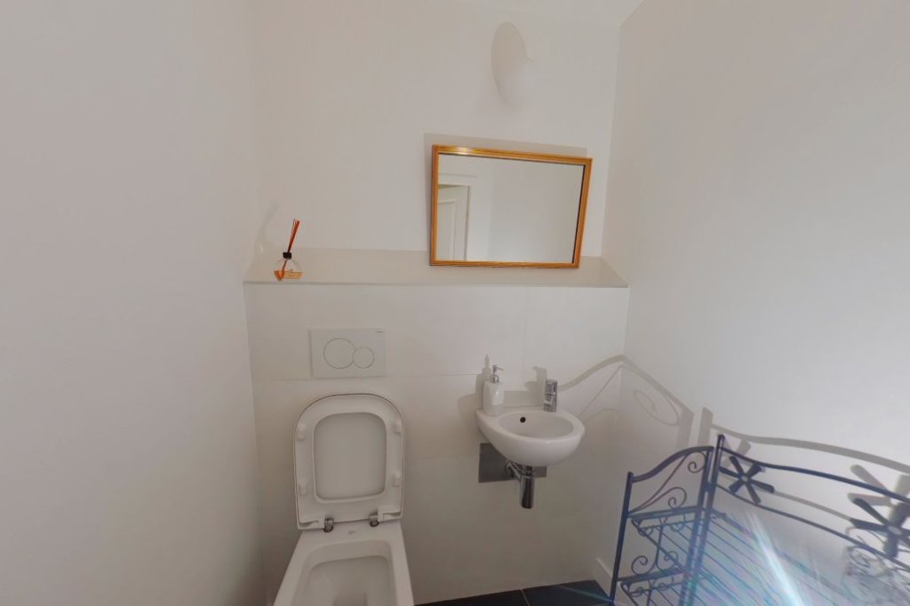 APPARTEMENT T2 A LOUER - CHAMPAGNE AU MONT D OR Centre - 70.07 m2 - 1 180 &euro; charges comprises par mois