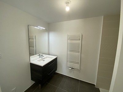 APPARTEMENT T2 A LOUER - CHARBONNIERES LES BAINS - 44.21 m2 - 673 € charges comprises par mois