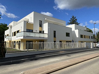 APPARTEMENT T2 A LOUER - CHARBONNIERES LES BAINS - 44.21 m2 - 673 € charges comprises par mois