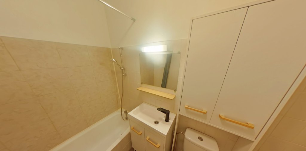 APPARTEMENT T2 A LOUER - DECINES CHARPIEU Cornavent - 52.17 m2 - 670 &euro; charges comprises par mois