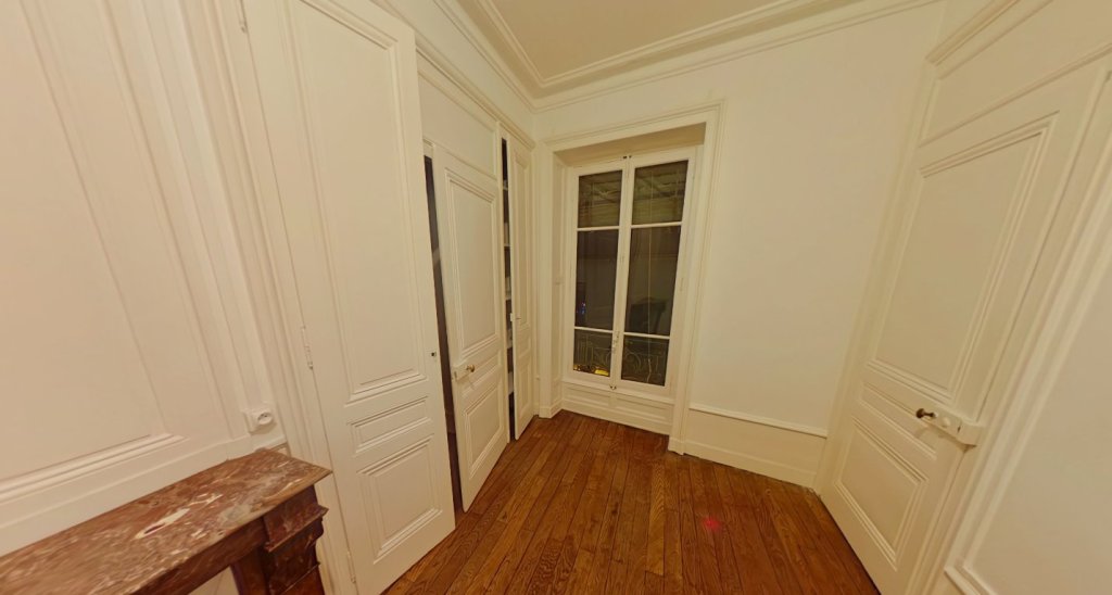 APPARTEMENT T2 A LOUER - LYON 1ER ARRONDISSEMENT Normale-Chartreux - 68.65 m2 - 1�068�&euro; charges comprises par mois