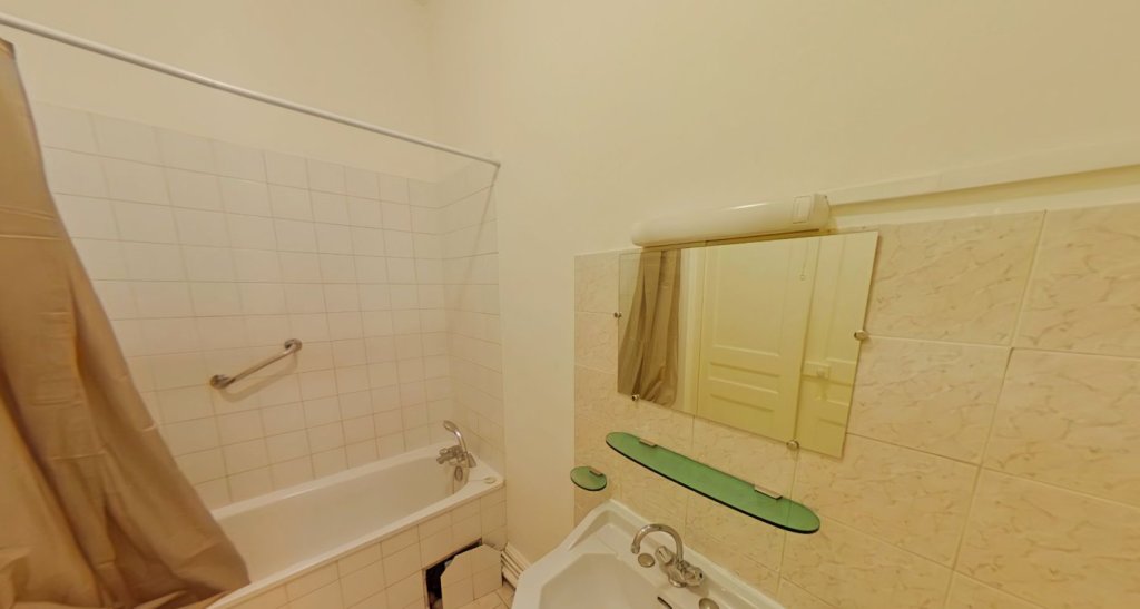 APPARTEMENT T2 A LOUER - LYON 1ER ARRONDISSEMENT Normale-Chartreux - 68.65 m2 - 1�068�&euro; charges comprises par mois