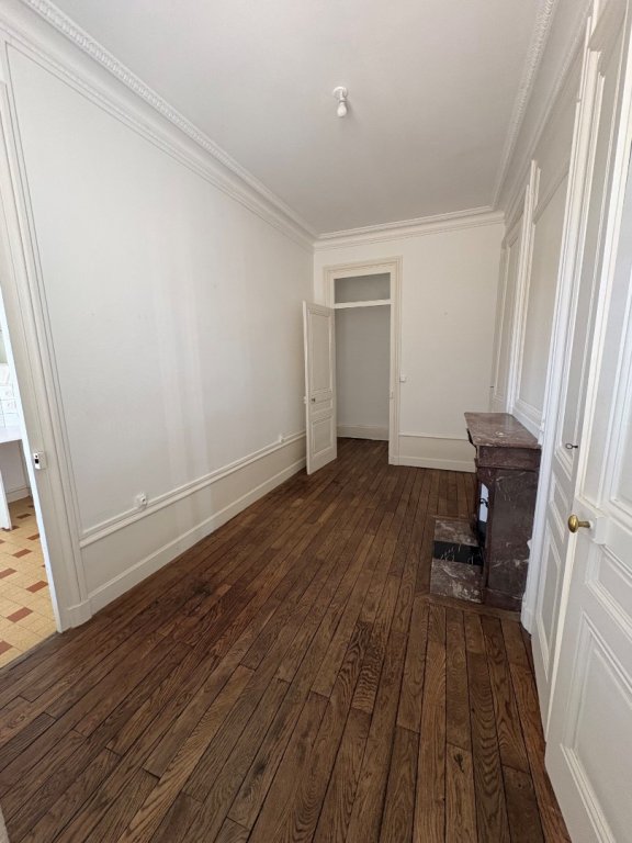 APPARTEMENT T2 A LOUER - LYON 1ER ARRONDISSEMENT Normale-Chartreux - 68.65 m2 - 1�068�&euro; charges comprises par mois