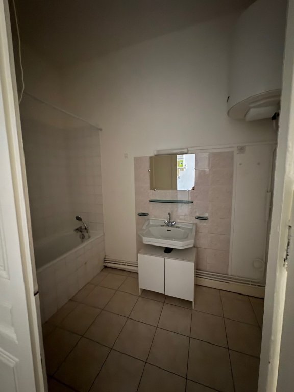 APPARTEMENT T2 A LOUER - LYON 1ER ARRONDISSEMENT Normale-Chartreux - 68.65 m2 - 1�068�&euro; charges comprises par mois