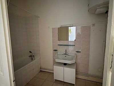APPARTEMENT T2 A LOUER - LYON 1ER ARRONDISSEMENT Normale-Chartreux - 68.65 m2 - 1 068 € charges comprises par mois