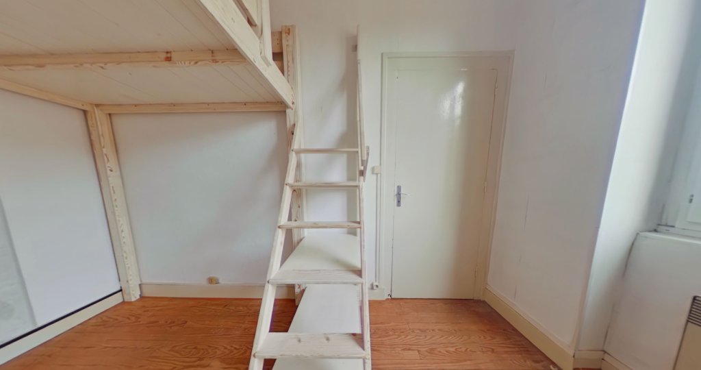 APPARTEMENT T2 A LOUER - LYON 1ER ARRONDISSEMENT Normale-Chartreux - 38.31 m2 - 625 &euro; charges comprises par mois