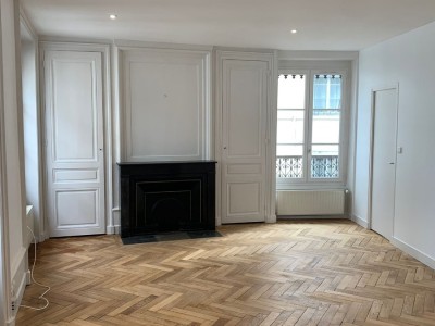 APPARTEMENT T2 A LOUER - LYON 2EME ARRONDISSEMENT AINAY - 68.39 m2 - 1345 € charges comprises par mois