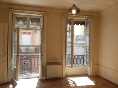 APPARTEMENT T2 A LOUER - LYON 2EME ARRONDISSEMENT AINAY - 66.07 m2 - 847 € charges comprises par mois