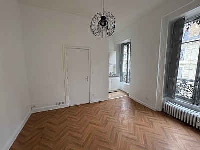 APPARTEMENT T2 A LOUER - LYON 2EME ARRONDISSEMENT La Bourse-Grenette - 23.61 m2 - 689€ charges comprises par mois
