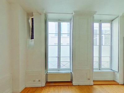 APPARTEMENT T2 A LOUER - LYON 2EME ARRONDISSEMENT Merciere-Grolee - 64.68 m2 - 900€ charges comprises par mois