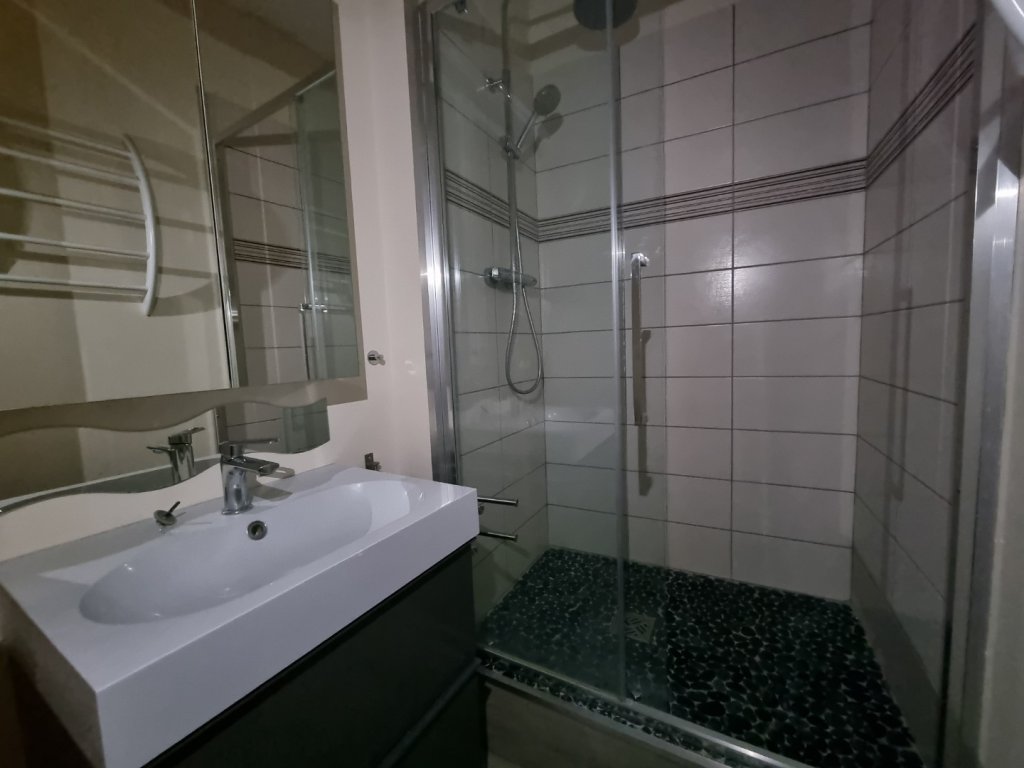 APPARTEMENT T2 A LOUER - LYON 2EME ARRONDISSEMENT Merciere-Grolee - 71.7 m2 - 995 &euro; charges comprises par mois