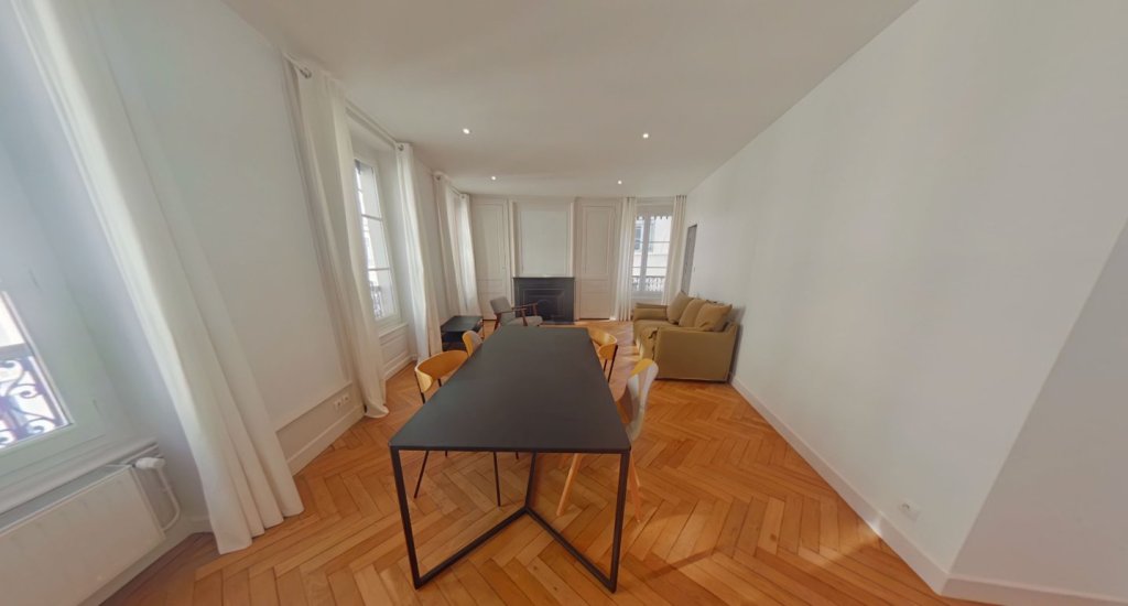 APPARTEMENT T2 A LOUER - LYON 2EME ARRONDISSEMENT Ampere-Ainay - 68.39 m2 - 1�395�&euro; charges comprises par mois