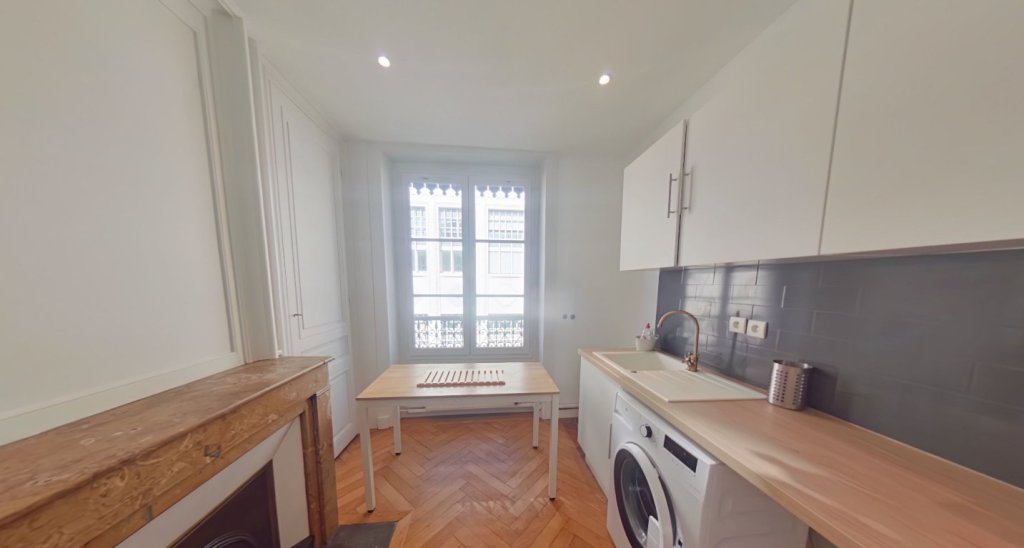 APPARTEMENT T2 A LOUER - LYON 2EME ARRONDISSEMENT Ampere-Ainay - 68.39 m2 - 1�395�&euro; charges comprises par mois