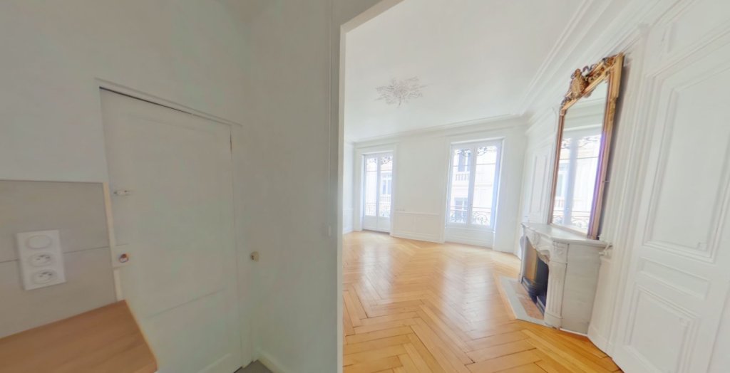 APPARTEMENT T2 A LOUER - LYON 2EME ARRONDISSEMENT Ampere-Ainay - 85.71 m2 - 1�536�&euro; charges comprises par mois