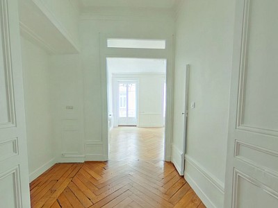 APPARTEMENT T2 A LOUER - LYON 2EME ARRONDISSEMENT Ampere-Ainay - 85.71 m2 - 1 536 € charges comprises par mois