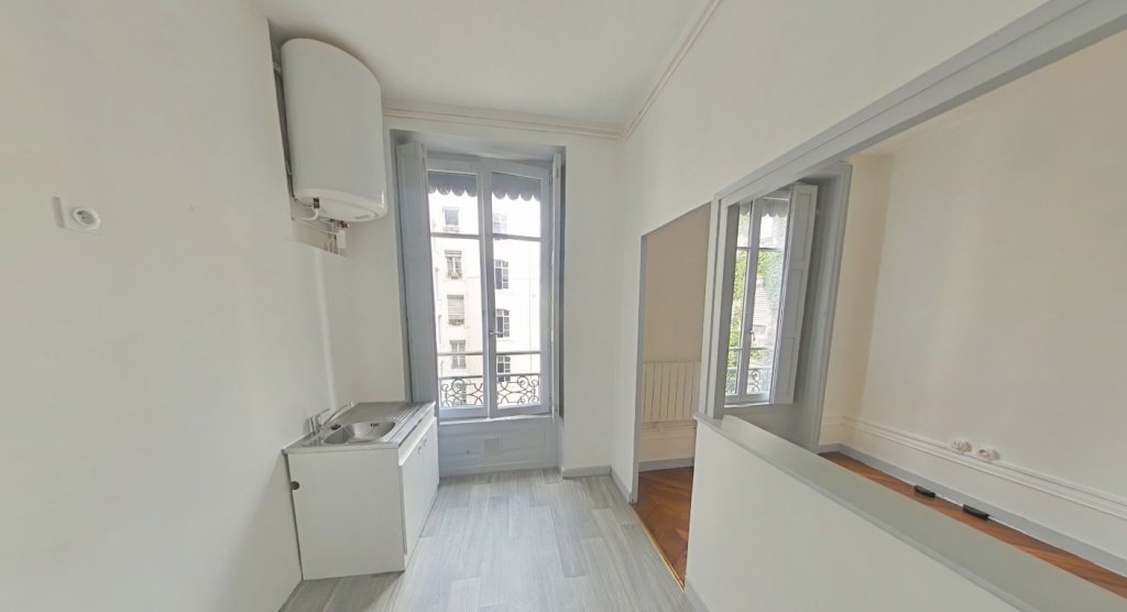 APPARTEMENT T2 A LOUER - LYON 2EME ARRONDISSEMENT Carnot-Charite - 41.25 m2 - 760�&euro; charges comprises par mois