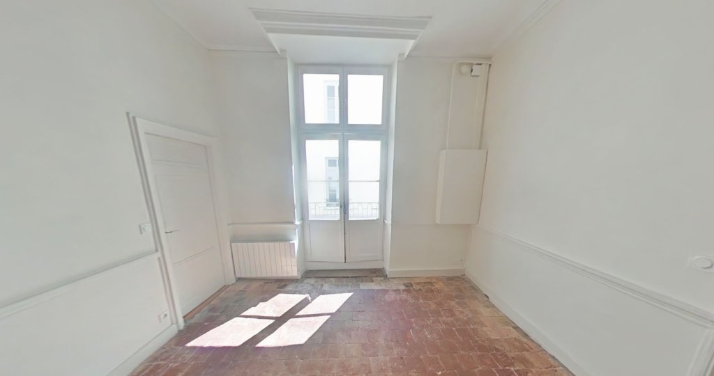APPARTEMENT T2 A LOUER - LYON 2EME ARRONDISSEMENT Bellecour-a Gourjus - 41.34 m2 - 851 &euro; charges comprises par mois