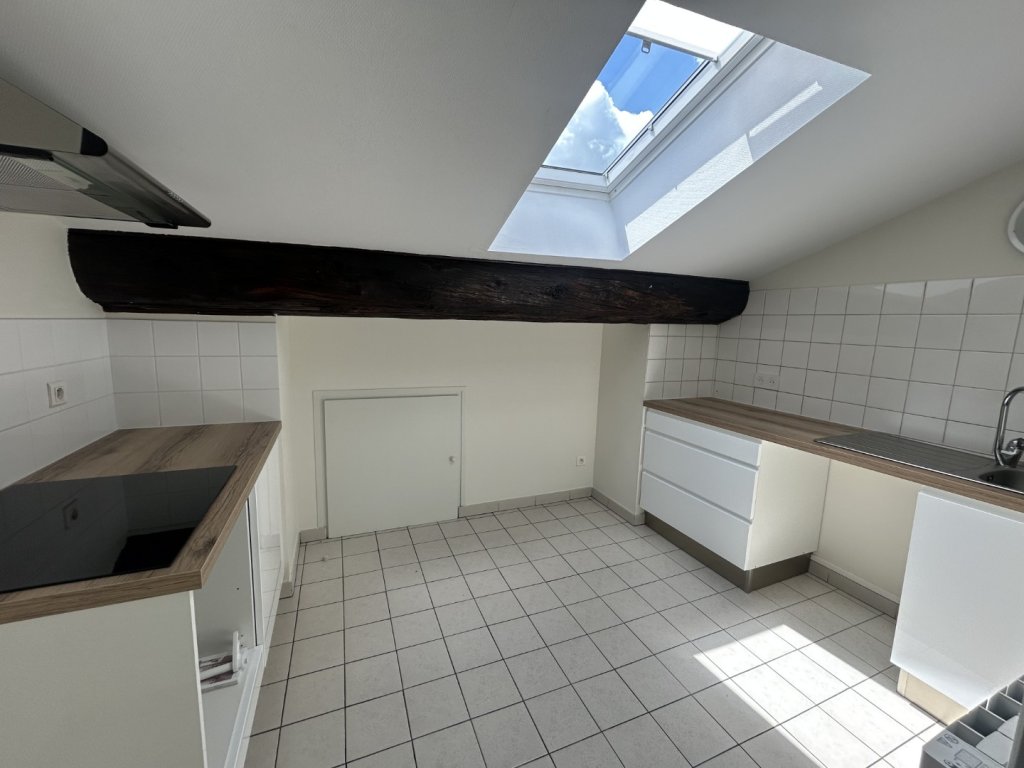 APPARTEMENT T2 A LOUER - LYON 2EME ARRONDISSEMENT Merciere-Grolee - 38.67 m2 - 850 &euro; charges comprises par mois
