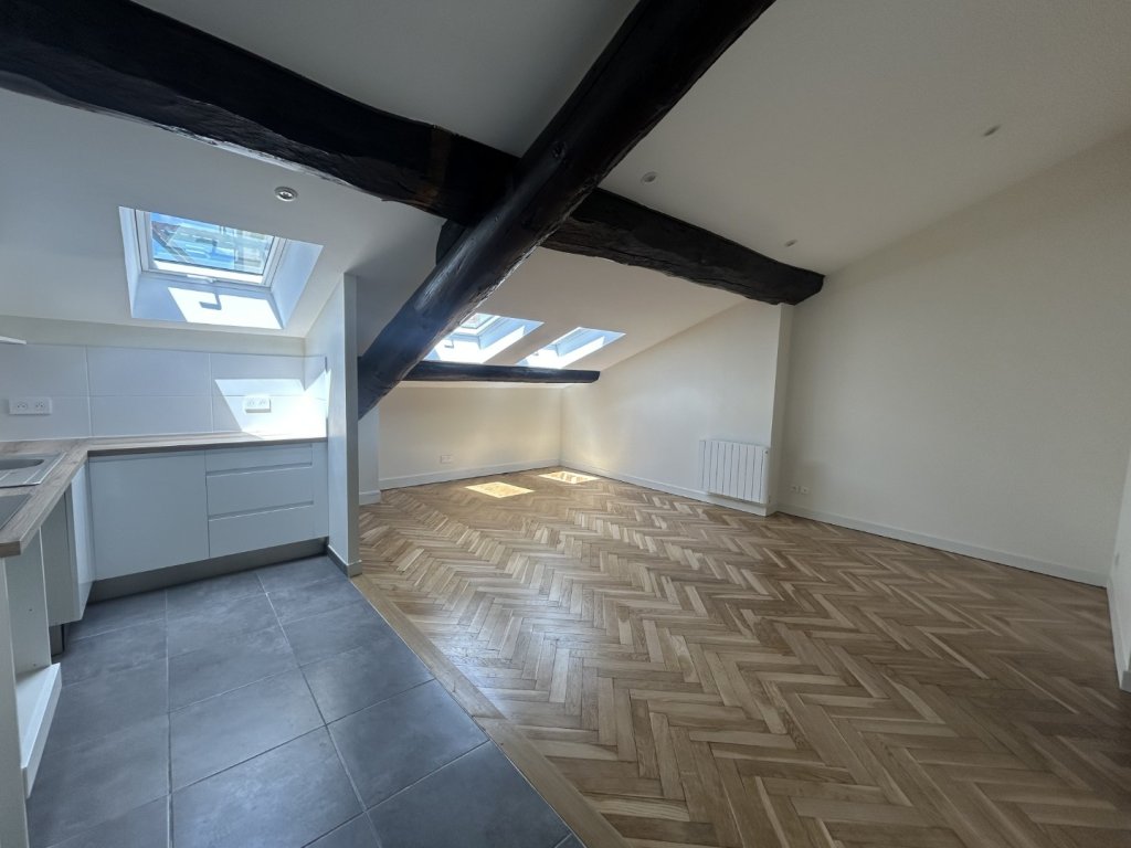 APPARTEMENT T2 A LOUER - LYON 2EME ARRONDISSEMENT Merciere-Grolee - 51.48 m2 - 920 &euro; charges comprises par mois