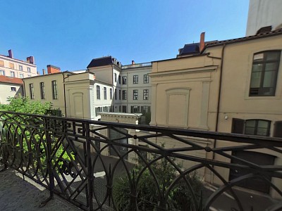 APPARTEMENT T2 A LOUER - LYON 2EME ARRONDISSEMENT Gailleton-A. Comte - 64.35 m2 - 1 000 € charges comprises par mois