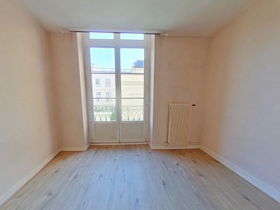 APPARTEMENT T2 A LOUER - LYON 2EME ARRONDISSEMENT Gailleton-A. Comte - 64.35 m2 - 1 000 € charges comprises par mois
