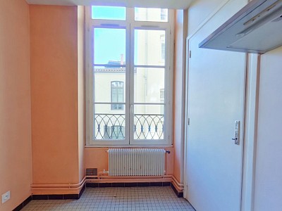 APPARTEMENT T2 A LOUER - LYON 2EME ARRONDISSEMENT Gailleton-A. Comte - 64.35 m2 - 1 000 € charges comprises par mois
