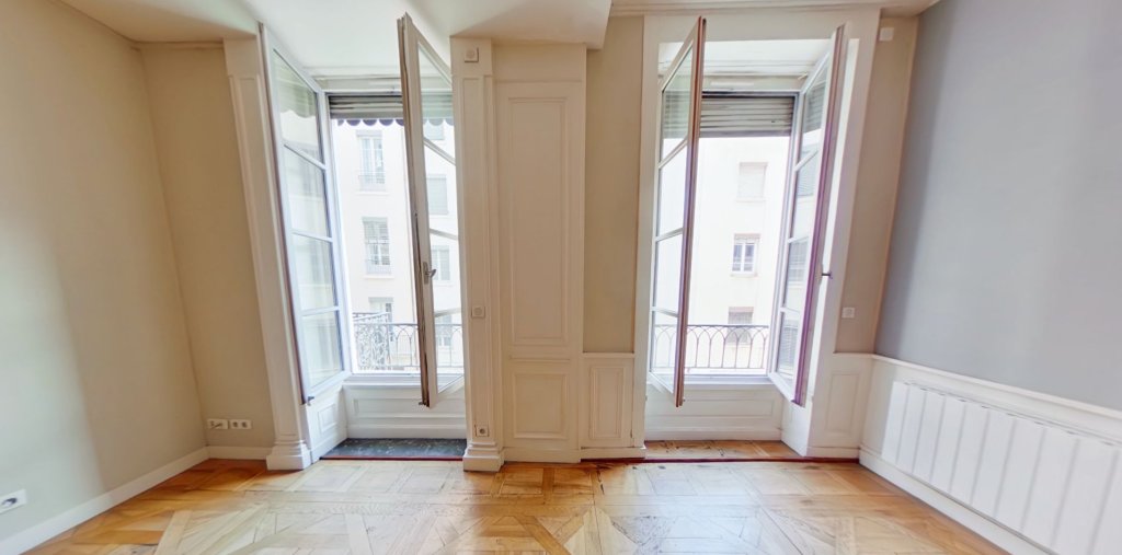 APPARTEMENT T2 A LOUER - LYON 2EME ARRONDISSEMENT Ampere-Ainay - 49.48 m2 - 935 &euro; charges comprises par mois