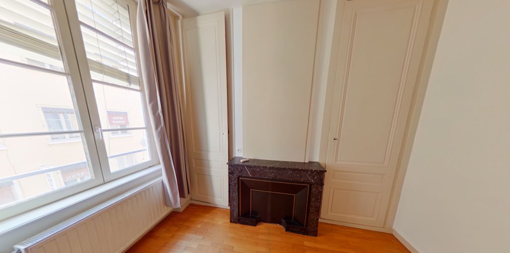APPARTEMENT T2 A LOUER - LYON 2EME ARRONDISSEMENT Gailleton-A. Comte - 59.59 m2 - 990 &euro; charges comprises par mois