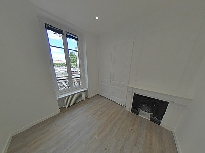 APPARTEMENT T2 A LOUER - LYON 2EME ARRONDISSEMENT Merciere-Grolee - 33.75 m2 - 695 € charges comprises par mois