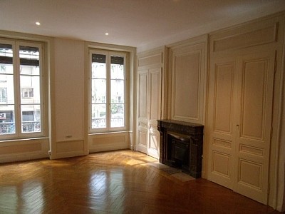 APPARTEMENT T2 A LOUER - LYON 3EME ARRONDISSEMENT Saxe-Vileroy - 65.35 m2 - 910€ charges comprises par mois