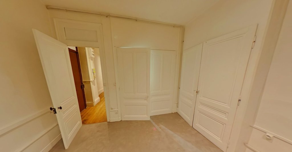 APPARTEMENT T2 A LOUER - LYON 3EME ARRONDISSEMENT Saxe-Vileroy - 65.35 m2 - 920 &euro; charges comprises par mois