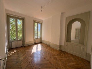 APPARTEMENT T3 A LOUER - LYON 3EME ARRONDISSEMENT Mairie-Saint-Sacrement - 66.25 m2 - 895 &euro; charges comprises par mois