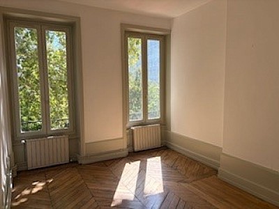 APPARTEMENT T3 A LOUER - LYON 3EME ARRONDISSEMENT Mairie-Saint-Sacrement - 66.25 m2 - 895 € charges comprises par mois