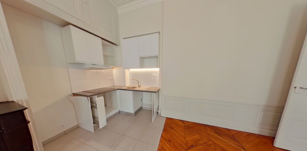 APPARTEMENT T2 A LOUER - LYON 3EME ARRONDISSEMENT Jussieu - 41.67 m2 - 840 &euro; charges comprises par mois