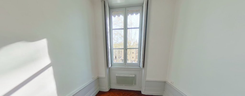 APPARTEMENT T2 A LOUER - LYON 4EME ARRONDISSEMENT Place Croix Rousse-Austerlitz - 49.2 m2 - 640�&euro; charges comprises par mois