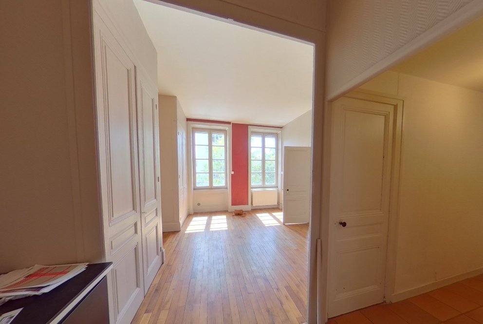 APPARTEMENT T2 A LOUER - LYON 4EME ARRONDISSEMENT Place Croix Rousse-Austerlitz - 44.5 m2 - 750 &euro; charges comprises par mois