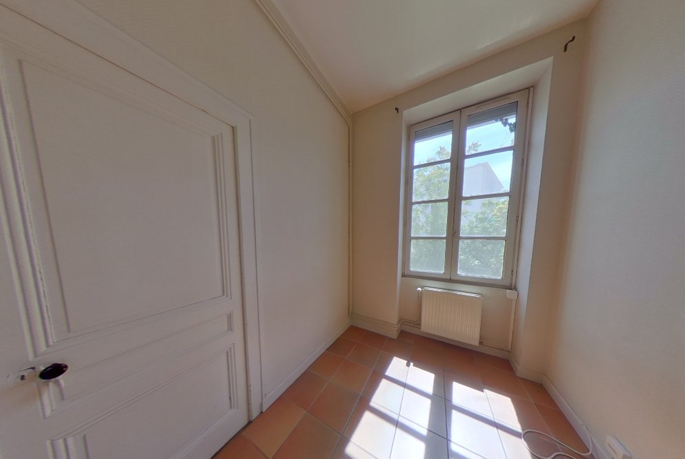 APPARTEMENT T2 A LOUER - LYON 4EME ARRONDISSEMENT Place Croix Rousse-Austerlitz - 44.5 m2 - 750 &euro; charges comprises par mois