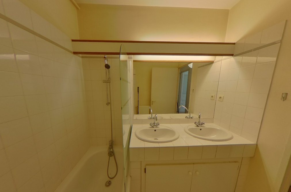 APPARTEMENT T2 A LOUER - LYON 4EME ARRONDISSEMENT Place Croix Rousse-Austerlitz - 44.5 m2 - 750 &euro; charges comprises par mois