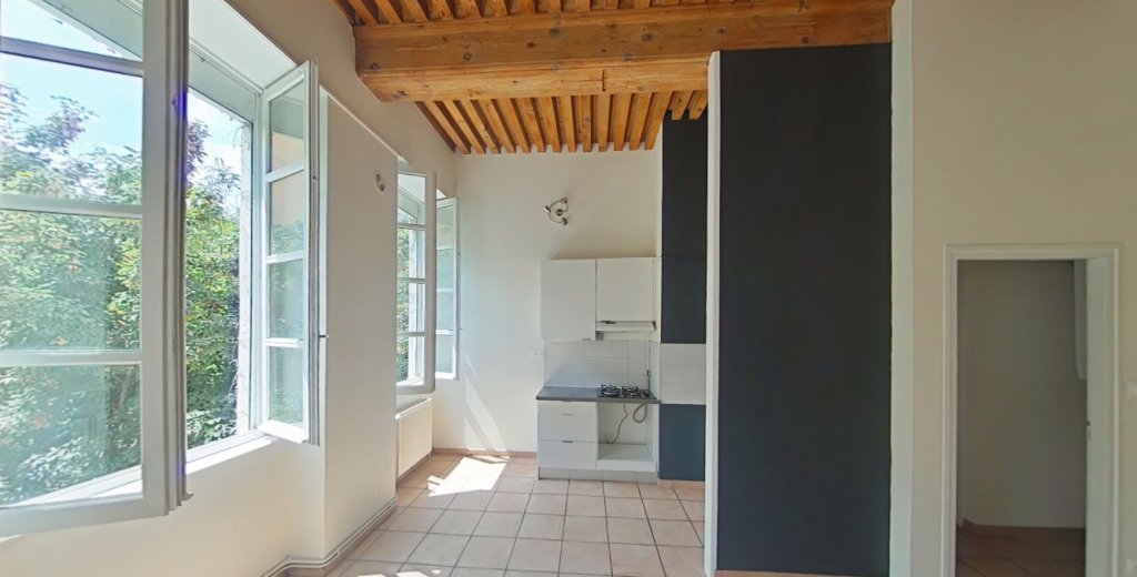 APPARTEMENT T2 A LOUER - LYON 4EME ARRONDISSEMENT Place Croix Rousse-Austerlitz - 41.49 m2 - 857,95 &euro; charges comprises par mois