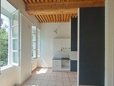 APPARTEMENT T2 A LOUER - LYON 4EME ARRONDISSEMENT Place Croix Rousse-Austerlitz - 41.49 m2 - 857,95 &euro; charges comprises par mois