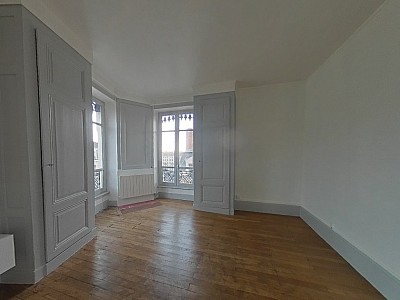 APPARTEMENT T2 A LOUER - LYON 5EME ARRONDISSEMENT Saint-Paul - 57.51 m2 - 923,85�&euro; charges comprises par mois
