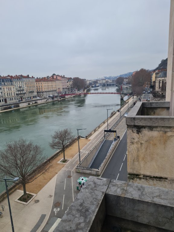 APPARTEMENT T2 A LOUER LYON 5EME ARRONDISSEMENT 84.72 m2 1 165 € charges comprises par