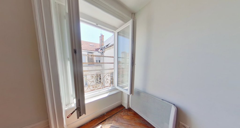 APPARTEMENT T2 A LOUER - LYON 6EME ARRONDISSEMENT Edgard Quinet - 51.61 m2 - 824 &euro; charges comprises par mois