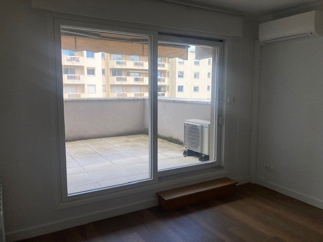 APPARTEMENT T2 A LOUER - LYON 6EME ARRONDISSEMENT Edgard Quinet - 40 m2 - 1 600 &euro; charges comprises par mois
