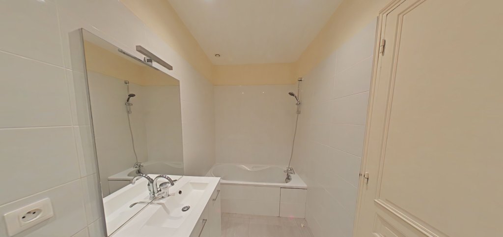 APPARTEMENT T2 A LOUER - LYON 6EME ARRONDISSEMENT Marechal Lyautey - 78.38 m2 - 1 205,70 &euro; charges comprises par mois