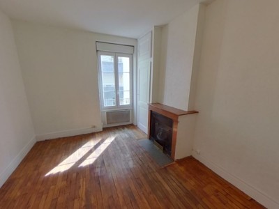 APPARTEMENT T2 A LOUER - LYON 7EME ARRONDISSEMENT - 57,36 m2 - 819,60 € charges comprises par mois