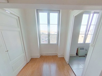 APPARTEMENT T2 A LOUER - LYON 7EME ARRONDISSEMENT Jean-Jaurs Nord - 42.97 m2 - 575€ charges comprises par mois