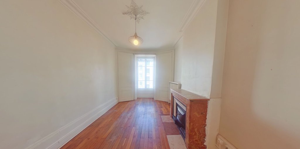 APPARTEMENT T2 A LOUER - LYON 7EME ARRONDISSEMENT Pasteur - 64.09 m2 - 915 &euro; charges comprises par mois