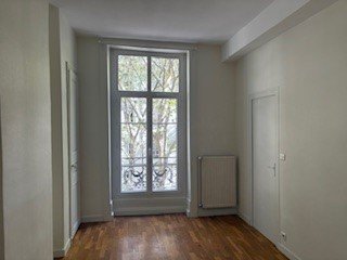 APPARTEMENT T2 A LOUER - LYON 7EME ARRONDISSEMENT Stalingrad - 62.17 m2 - 875 &euro; charges comprises par mois