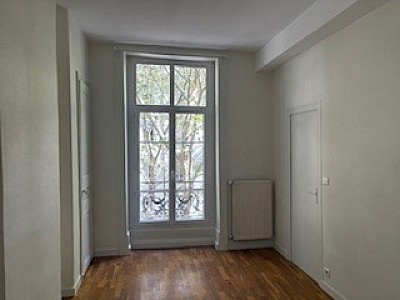 APPARTEMENT T2 A LOUER - LYON 7EME ARRONDISSEMENT Stalingrad - 62.17 m2 - 875 € charges comprises par mois